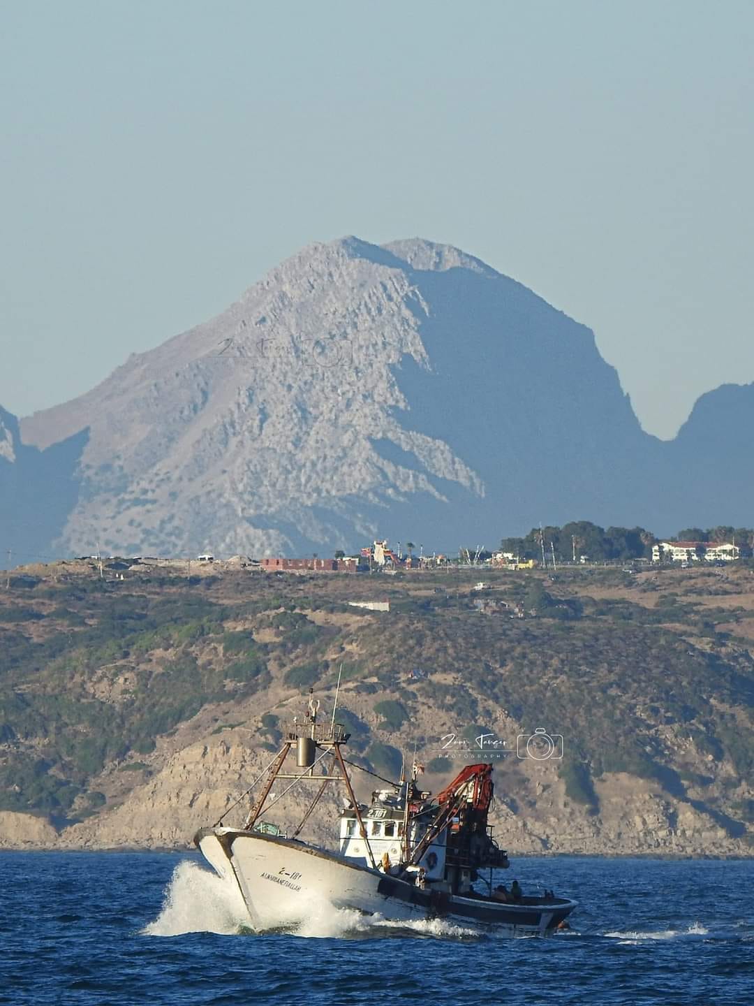 ربع البحراويين ويظهر جبل موسى في أعلى الصورة. إقليم الفحص أنجرة